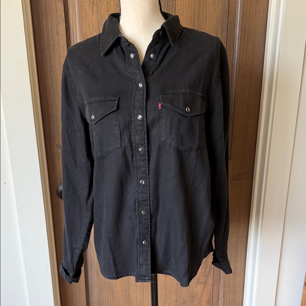 Levi's Black Button-Front Long Sleeve Shirt